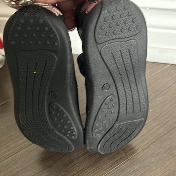 Black and pink hush puppies shoes - Picture 4 of 6